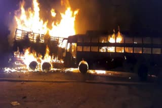 kannuj accident, kannauj latest news, कन्नौज समाचार, कन्नौज में बस में लगी आग, Bus fire in Kannauj