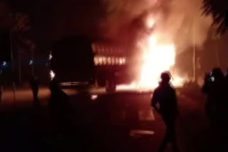 kannauj bus accident  bus catches fire in kannauj  45 passengers injured  യുപി വാഹനാപകടം  10 പേർ വെന്തുമരിച്ചു