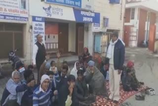 people  protest against non availability of housing under pmay in hisar