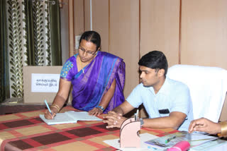 panchayath union president election, election officer late arrival in kovilpatti, கோவில்பட்டி தாமதமாக வந்த தேர்தல் அலுவலர், 2 மணி நேரம் தள்ளிப்போன மறைமுகத் தேர்தல்