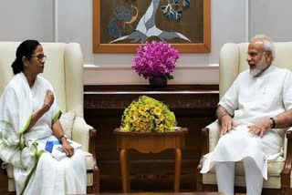 CM Mamata banerjee meets PM Modi at raj Bhavan