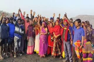 BCCL Dhanbad, Dhanbad BCCL Local Cell, Unorganized Laborers, Demonstration of Laborers, बीसीसीएल धनबाद, धनबाद बीसीसीएल लोकल सेल, असंगठित मजदूर, मजदूरों का प्रदर्शन