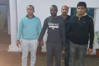 nigerian with coacine  Delhi police arrested nigerian  cocaine worth Rs 40 lakh  Ashok Kumar of Narcotics Squad  ഡല്‍ഹി ലഹരിമരുന്ന്  നൈജീരിയൻ പൗരൻ  കൊക്കെയ്‌ൻ