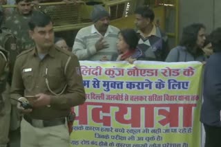 Protest held in Sarita Vihar demanding removal of barricades