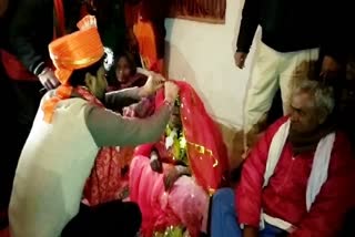 Villagers get married to couple in Godda