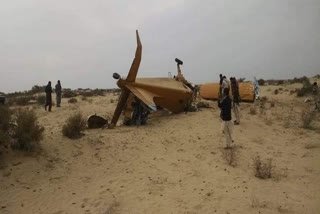 2 pilots die in Pakistan plane crash കീടനാശിനി തളിക്കാനെത്തിയ വിമാനമാണ് എത്തിയത് പാകിസ്ഥാനിൽ വിമാനം തകർന്ന് രണ്ട് പൈലറ്റുമാർ മരിച്ചു വിമാനം തകർന്ന് രണ്ട് പൈലറ്റുമാർ മരിച്ചു plane crash