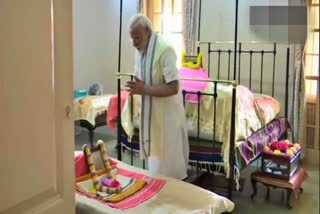 PM pays obeisance at Belur Math in Howrah