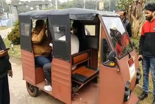 first e-rickshaw on the lines of Make in India in seraikela