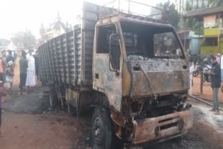 lorry and chairs burn in mangalore