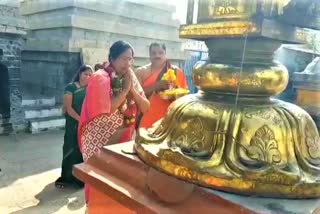 high court judge sridevi at jogulamba temple