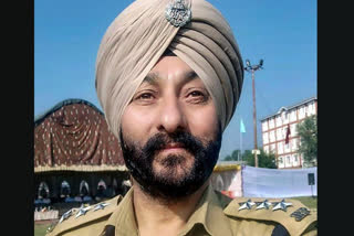 Kashmir DSP Devinder Singh: Hunting with hounds & running with deers