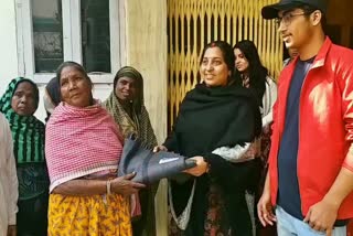 mayor distributed blankets among needy in deoghar