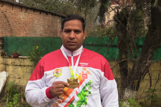 Jitendra Chauhan of Sundernagar won gold medal in international grappling competition, सुंदरनगर के जितेंद्र चौहान ने अंतरराष्ट्रीय ग्रेपलिंग प्रतियोगिता में जीता स्वर्ण पदक