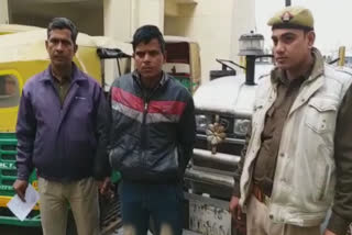 noida sector-20 police caught thief