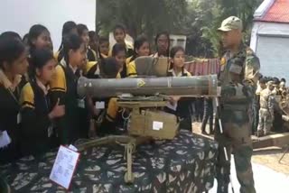सोनारी आर्मी कैंप में सैन्य उपकरण और हथियार प्रदर्शन का आयोजन, युवा विद्यार्थियों को सेना के प्रति किया गया जागरूक