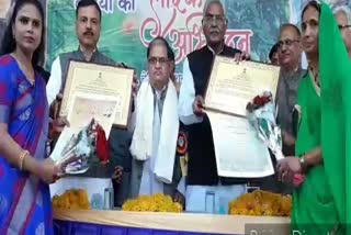 MP Uday Pratap Singh honored two farmer women