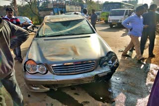 seven-people-injured-in-road-accident-in-dharvada