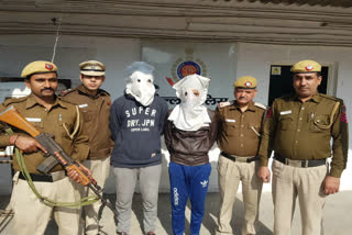 Cash and mobile looted after scaring the girl with a knife, accused arrested