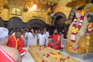 Anushka Shetty visit Sai temple