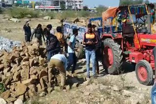 problems in jhalawar  the people of gindore blocked roads  झालावाड़ में गिन्दौर  झालरापाटन  एसडीएम  थानाधिकारी और वन विभाग  देवनारायण मंदिर सीकर  सीकर की खबर