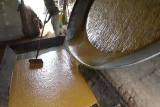 work on making jaggery