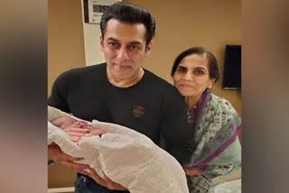 Arpita shares an adorable pic of Salman carrying niece Ayat