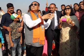 chief minister of gujarat vijay rupani celebrate uttarayan