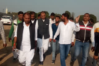 Energy Minister Priyavrat Singh arrives at the inauguration of the cricket tournament in bhind