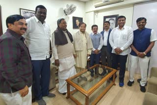 Siddaramaiah visit the new delhi, discussing about state politics