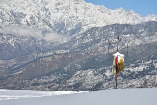 bijli mahadev, Bijli Mahadev temple, tourist in bijli mahadev, bijli mahadev trek, snowfall in bijli mahadev trek