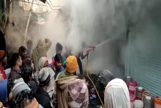 fire in kotputli, jaipur news, kotputli news, कपड़ा शोरूम में आग, कोटपूतली न्यूज, कोटपूतली में न्यूज