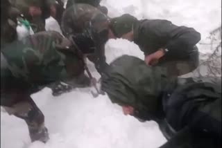 indian-army-personnel-rescue-a-civilian-tariq-iqbal-who-was-caught-in-a-snow-slide