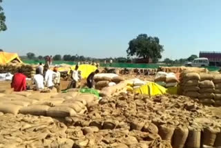 Farmers upset in paddy buying centers in Seoni