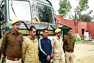 Salasar police caught illegal liquor, सालासर पुलिस ने पकड़ा अवैध शराब