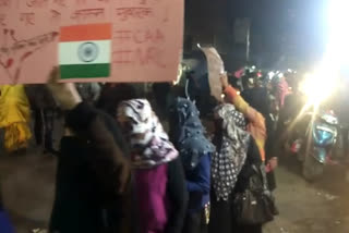 Muslim women held candle march in protest against CAA-NRC in Seelampur delhi