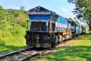 express trains stop matter, Unresolved express trains stop matter, Unresolved express trains stop matter in Kodimbala, ಎಕ್ಸ್‌ಪ್ರೆಸ್ ರೈಲುಗಳ ನಿಲುಗಡೆ ಸಂಗತಿ, ಬಗೆಹರಿಯದ ಎಕ್ಸ್‌ಪ್ರೆಸ್ ರೈಲುಗಳ ನಿಲುಗಡೆ ಸಂಗತಿ, ಕೋಡಿಂಬಾಳಾದಲ್ಲಿ ಬಗೆಹರಿಯದ ಎಕ್ಸ್‌ಪ್ರೆಸ್ ರೈಲುಗಳ ನಿಲುಗಡೆ ಸಂಗತಿ,