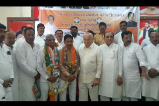 Former MLA Dhanaji sathe enter congress in solapur