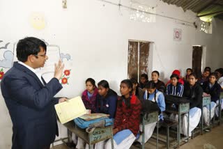 collector teaches students