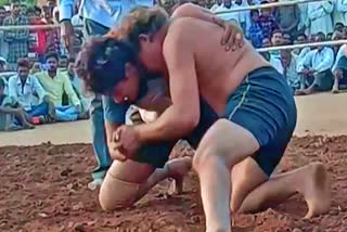12th standard girl beat a man in wrestling competition held in chimur