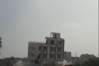 demolition-of-three-storied-structure-in-indore