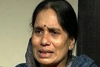 Nirbhaya'a mother likely to join Congress