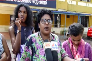 യുവതിയെ ബന്ധുക്കള്‍ വീട്ടുതടങ്കലിലാക്കി  women detained by relatives complaint by activists  സഹയാത്രിക ഫോർ ഹ്യൂമൻ റൈറ്റ്സ്  കണ്ണൂര്‍  കണ്ണൂര്‍ പ്രാദേശിക വാര്‍ത്തകള്‍  kannur crime news  crime latest news