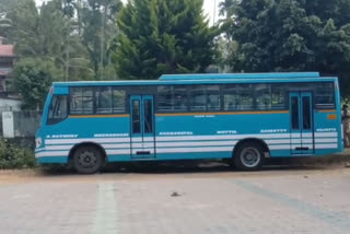 Father and daughter were pushed out of bus in Wayanad kerala