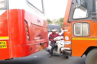 traffic-jam-in-girls-highschool-square-amravati