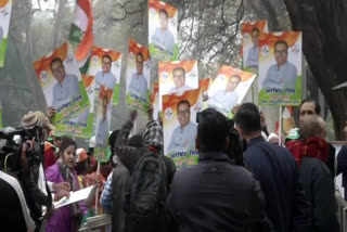 Congress workers protest outside Sonia Gandhi's residence