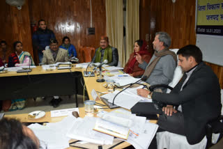 tirath-singh-rawat-took-progress-review-meeting-of-center-plans