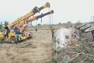 Ciment lorry fell in to gutter in Chikkaballapur