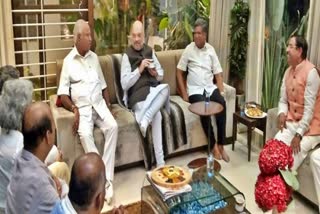 union-minister-amit-shah-visits-shetter-residence