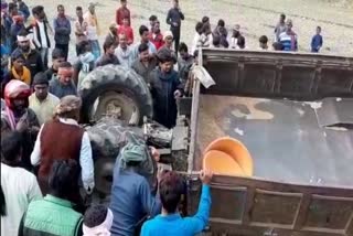 Giridih police, road accident in Giridih, worker died in road accident, गिरिडीह पुलिस, गिरिडीह में सड़क हादसा, सड़क हादसे में मजदूर की मौत