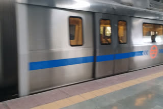 Delhi: Girl who cleans the pockets of Metro passengers arrested